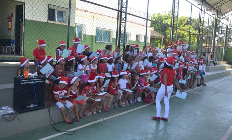 Alunos no coral da escola Municipal Vera Lúcia Pereira Leite, no bairro São Miguel