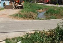 O valão entupido no bairro Chapéro se tornou um transtorno para moradores