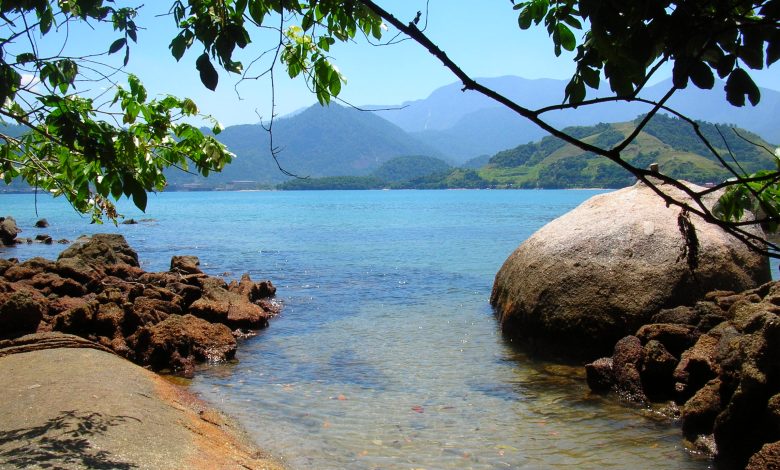 A praia da Tartaruga é um dos cenários mais encantadores do município de Angra dos Reis