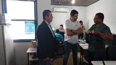 O prefeito Alan Costa acompanhou o novo cadastro para pescadores e agricultores