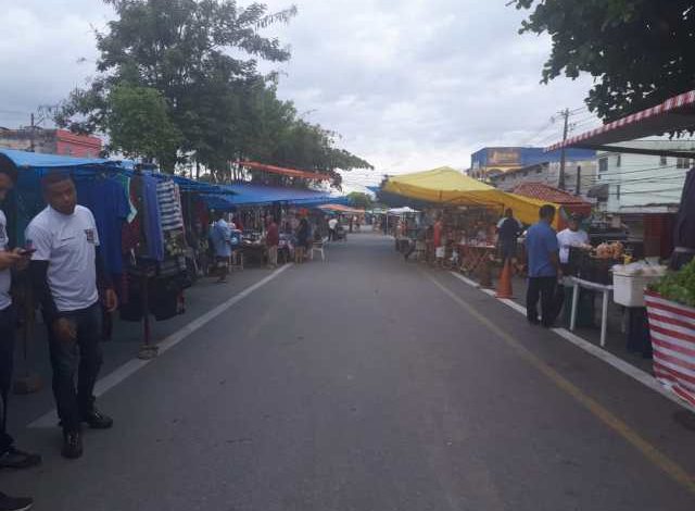 A FEIRA dominical de Seropédica teve seus espaços demarcados por motivos de segurança