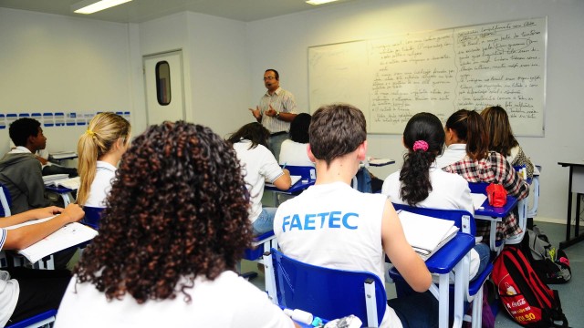 Estudantes aprovados na Faetec devem se matricular para iniciar o ano letivo