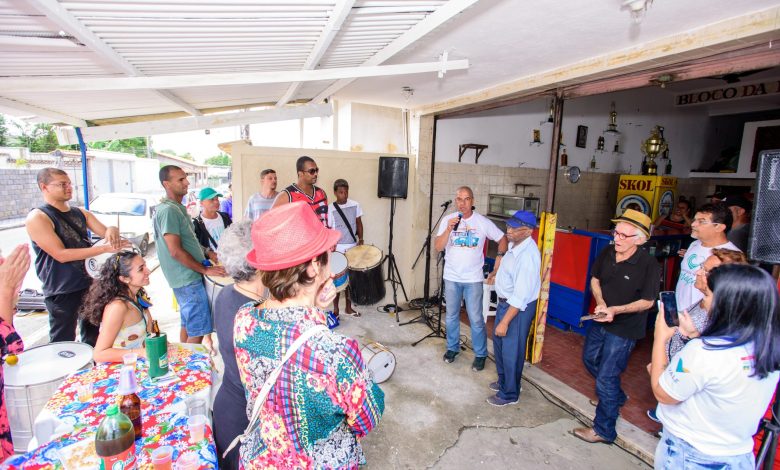 OS PARTICIPANTES conheceram histórias de antigos carnavais da cidade de Itaguaí