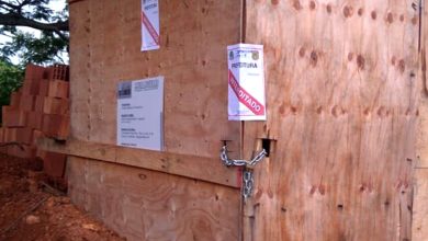 Obra do condomínio foi interditada por estar irregular e sem licença ambiental