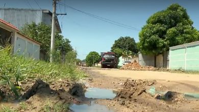 SEM ASFALTO e sem esgoto, moradores de Seropédica reclamam do descaso com serviços públicos