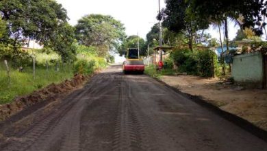 MÁQUINAS DERAM inicio aos trabalhos de terraplanagem em rua de Seropédica