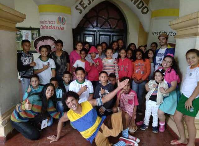 OS ALUNOS de Seropédica puderam interagir com o elenco após a apresentação teatral