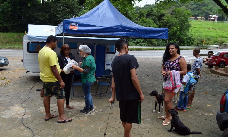 O Trailer de castração realizou nesta sexta-feira alguns atendimentos no bairro Cachoeira I, em Muriqui