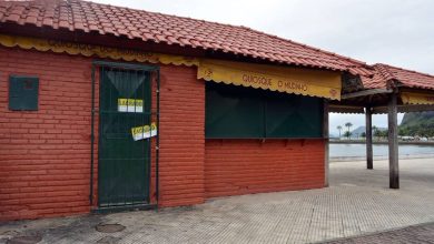 Quiosques com documentação irregular e dívidas pendentes na orla de Muriqui foram lacrados