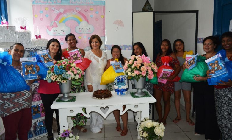 A presidente do IJM, Ana Paula Barcelos, prestigiou o evento e entregou kits para as gestantes