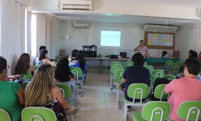 EDUCADORES DE Seropédica participaram de palestra de qualificação em Língua Portuguesa