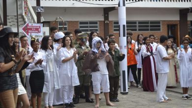 OS ALUNOS se reuniram antes do inicio da feira