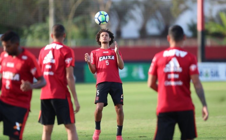 Arão durante as atividades realizada nesta terça-feira para a partida contra o Fluminense