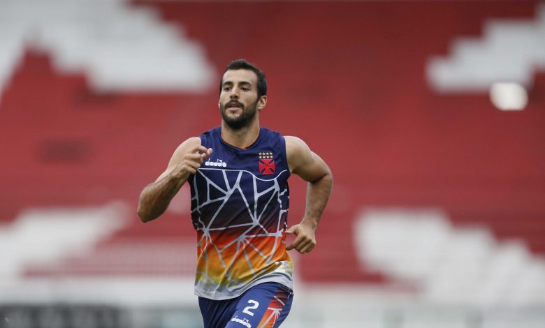 Raúl Cáceres vem se destacando neste início de temporada no Vasco com boas assistências