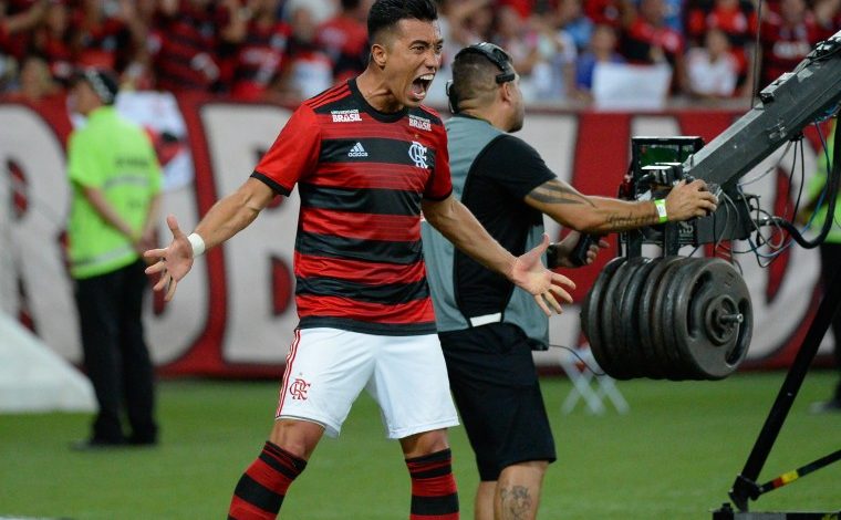 Uribe comemora o gol marcado na vitória do Flamengo sobre o Boavista por 1 a 0, no Marcanã