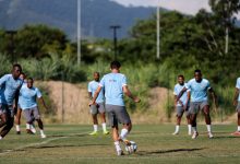 Por cerca de três horas os jogadores estiveram no campo 2 do Centro de Treinamento da Barra