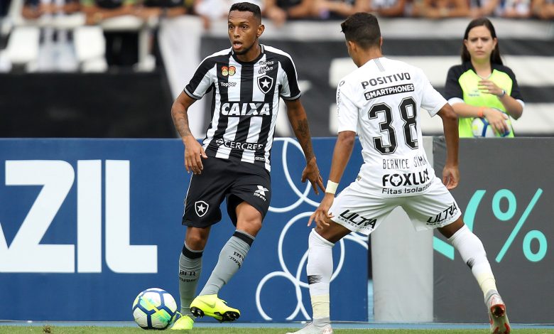 Gilson foi um dos destaques na vitória do Botafogo sobre o Corinthians, no Nilton Santos