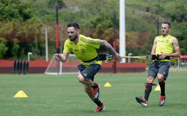 O lateral direito Pará durante o último treino antes da partida contra o Madureira