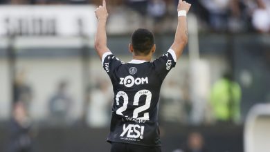 Yago Pikachu durante a comemoração do primeiro do Vasco na partida contra o Cruzeiro