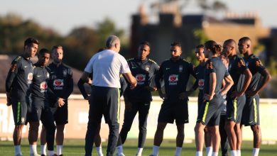 Tite durante o treino tático da seleção no Centro de Treinamento do Tottenham, em Londres