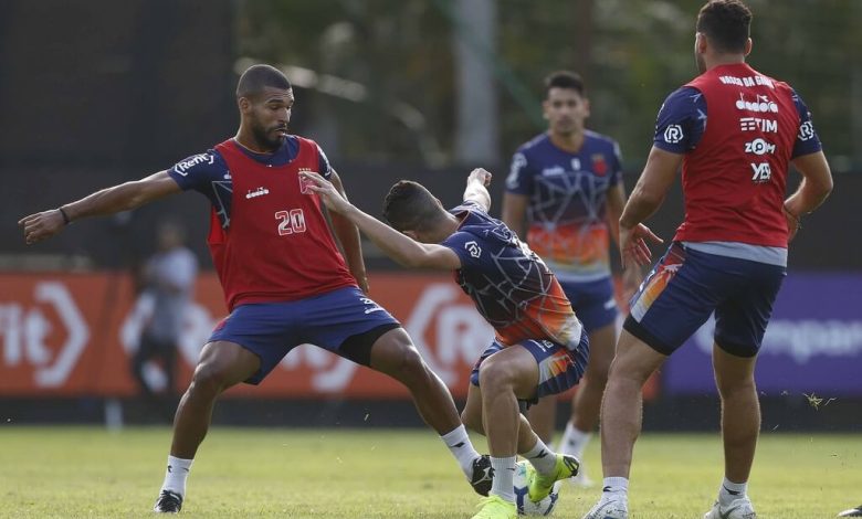 Willian Maranhão durante treino no Centro Treinamento do Almirante, na tarde de quarta-feira