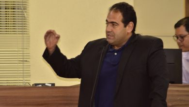 Vereador André Amorim denunciou licenciamento de obra em 12 dias, beneficiando empresa do prefeito Charlinho