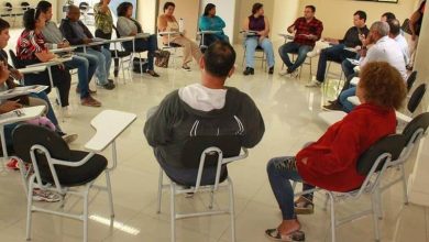 Pais de usuários do Capsi durante reunião com vereadores para discutir direitos da pessoa com deficiência