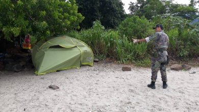 Agentes da Guarda Municipal atuaram na fiscalização de barracas na orla de Mangaratiba