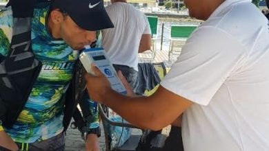 AGENTES FISCALIZAM o consumo de bebida alcoólica em embarcações na Costa Verde