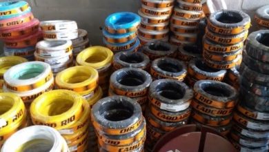 MAIS DE dois mil rolos de cabos elétricos foram encontrados em fábrica irregular em Seropédica