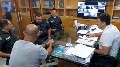 Prefeito Alan Costa durante reunião com o novo comandante do 33º BPM tenente-coronel Marcelo Martins
