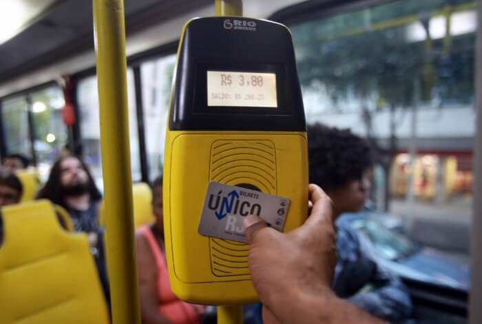 VALIDADORES de transportes do Rio serão adequados para aceitar cartões de crédito e débito