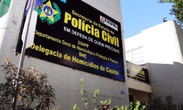 A Polícia Civil, por meio da Delegacia de Homicídios da Capital (DHC), prendeu nesta quarta-feira (28) um homem suspeito de envolvimento na morte de um policial militar em Santa Cruz