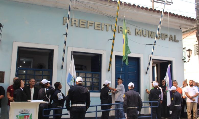 A Prefeitura de Mangaratiba deu início à Semana da Pátria nesta segunda-feira (2), em uma cerimônia organizada pela Secretaria Municipal de Educação, Esporte e Lazer