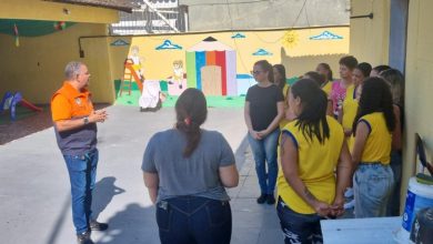 A iniciativa contou com o apoio da Secretaria de Educação, Esporte e Lazer, reforçando o compromisso conjunto com a segurança e preparação da comunidade escolar frente a potenciais emergências. Todas as unidades de ensino do município estão envolvidas no exercício, promovendo uma cultura de prevenção e resposta eficiente a desastres.