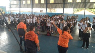 Equipes instruíram os alunos sobre protocolos de evacuação e técnicas de primeiros socorros