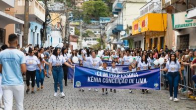 O Desfile Cívico contará com a participação de diversas escolas do município, que trarão suas bandas marciais e apresentações especiais de alunos e professores.