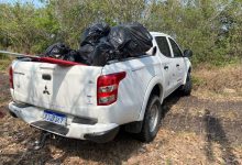 Viatura da reserva biológica cheia de sacos de lixo