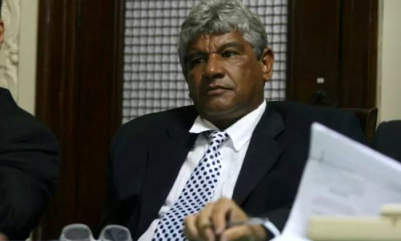 Ex-prefeito Anabal Barbosa de Souza sério