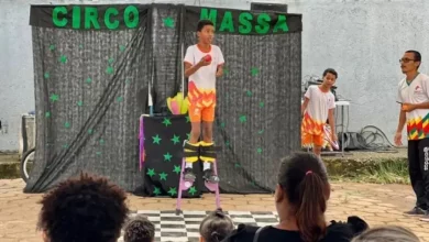 Apresentação circense no Container das Artes em Itacuruçá