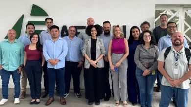 Foto com os participantes da reunião da Aedin