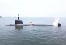 Submarino Tonelero durante manobras de estática