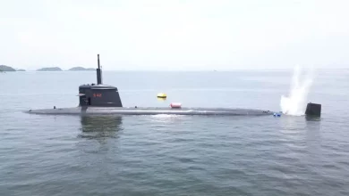 Submarino Tonelero durante manobras de estática