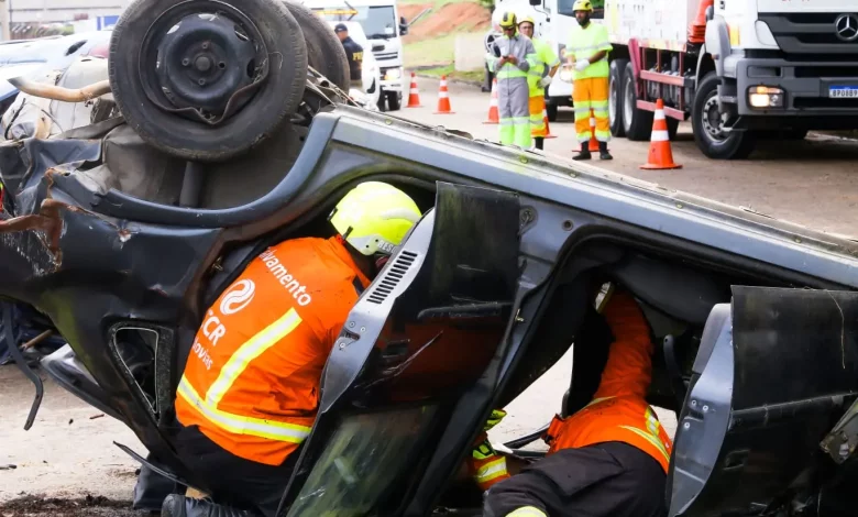 Foto de treinamento de carro acidentado