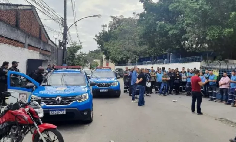 Funcionários fazem paralisação e manifestação na porta da unidade de Itaguaí da Rio+Saneamento (Foto: Reprodução internet)