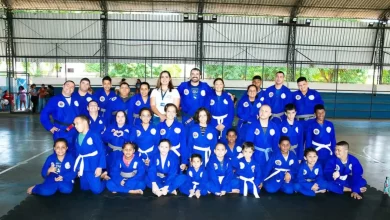 Equipe do jiu-jitsu adaptado de Itaguaí posa para foto