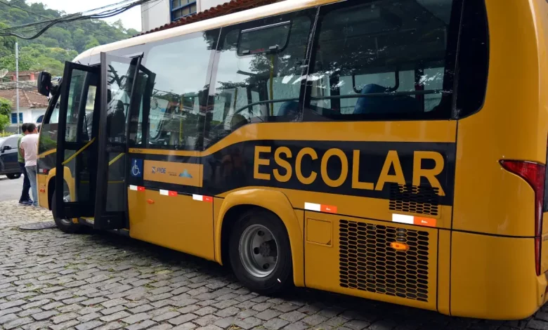 Ônibus escolar