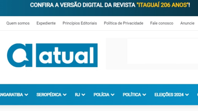 A imagem mostra o cabeçalho do site do "Jornal Atual". No topo, há uma faixa com o texto em destaque: "CONFIRA A VERSÃO DIGITAL DA REVISTA 'ITAGUAÍ 206 ANOS'!" em letras maiúsculas. Logo abaixo, aparecem os menus principais do site, incluindo opções como "Quem somos", "Expediente", "Princípios Editoriais", "Política de Privacidade", "Fale conosco" e "Anuncie". O logotipo do jornal está no centro, composto por um ícone de balão de fala ao lado da palavra "Atual" em letras brancas, dentro de um fundo azul. Abaixo do logotipo, há uma barra de navegação com categorias de notícias, como "Mangaratiba", "Seropédica", "RJ", "Polícia", "Política", "Eleições 2024", entre outras.