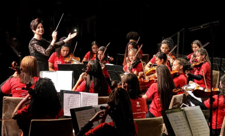 Orquestra Sinfônica Juvenil Chiquinha Gonzaga durante sua apresentação do Natal 2024