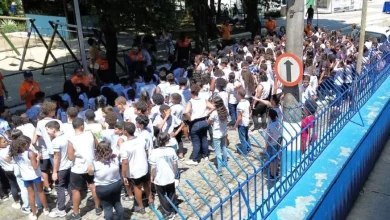 Alunos da Escola Coronel Moreira da Silva formados durante o simulado de evacuação